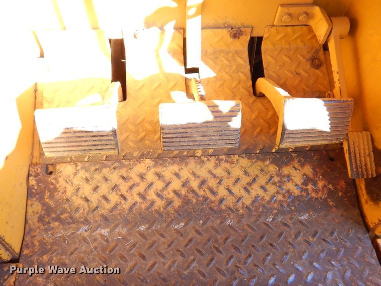 image for item GF9779 1976 John Deere 555 track loader