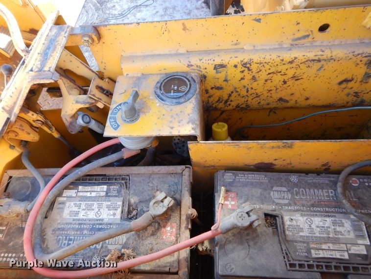 image for item GF9779 1976 John Deere 555 track loader