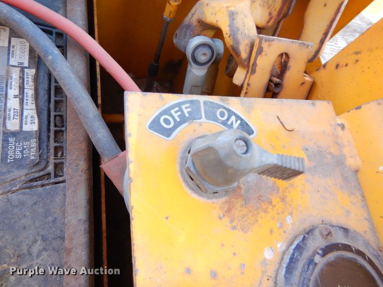 image for item GF9779 1976 John Deere 555 track loader