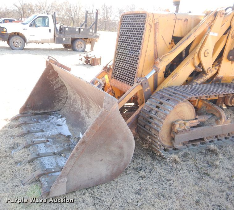 image for item GF9779 1976 John Deere 555 track loader