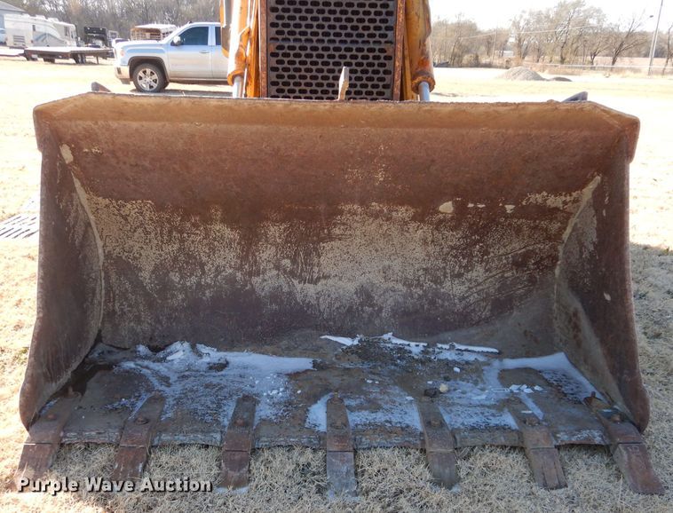 image for item GF9779 1976 John Deere 555 track loader