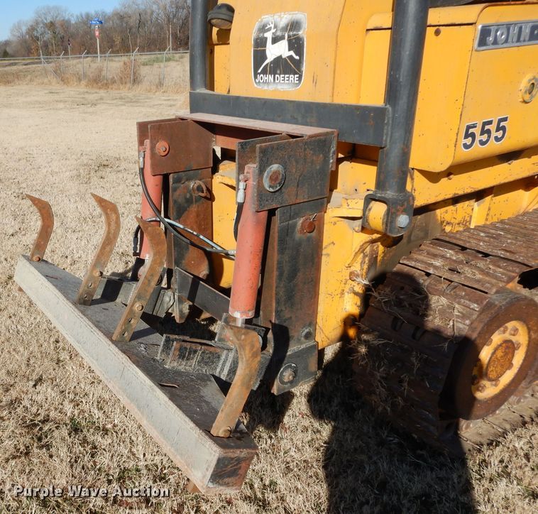 image for item GF9779 1976 John Deere 555 track loader