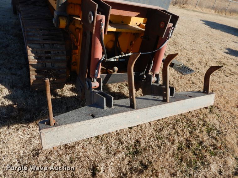 image for item GF9779 1976 John Deere 555 track loader