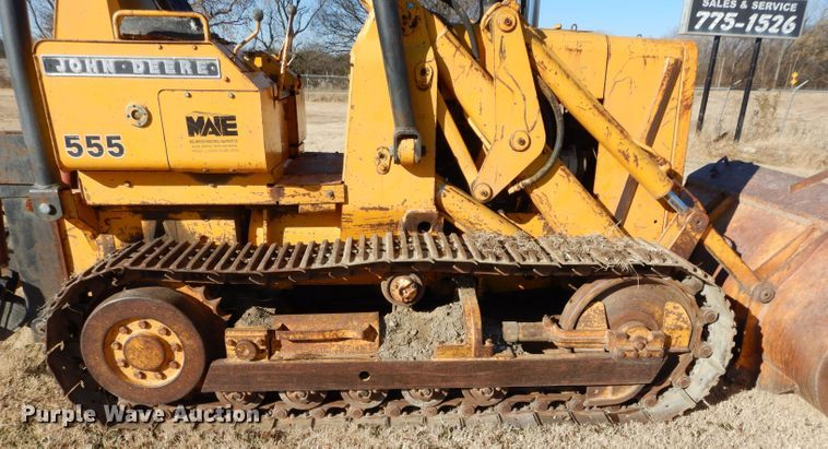 image for item GF9779 1976 John Deere 555 track loader