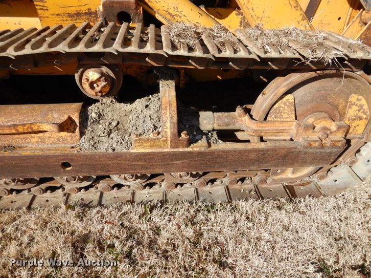 image for item GF9779 1976 John Deere 555 track loader