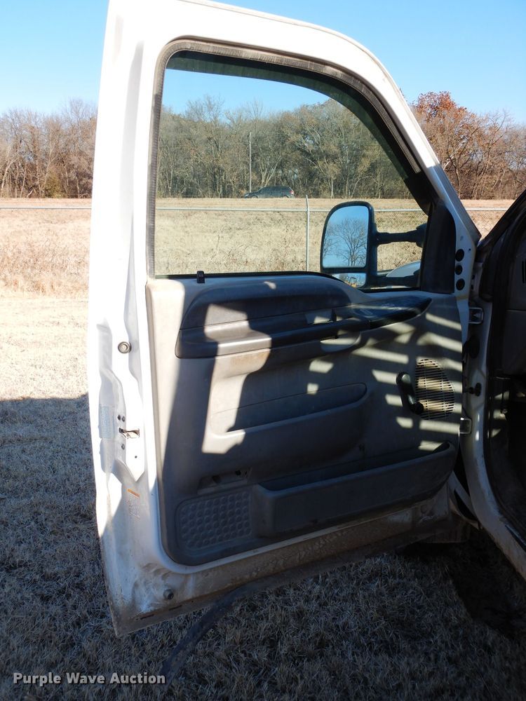 image for item GF9780 1999 Ford F450 Super Duty flatbed truck