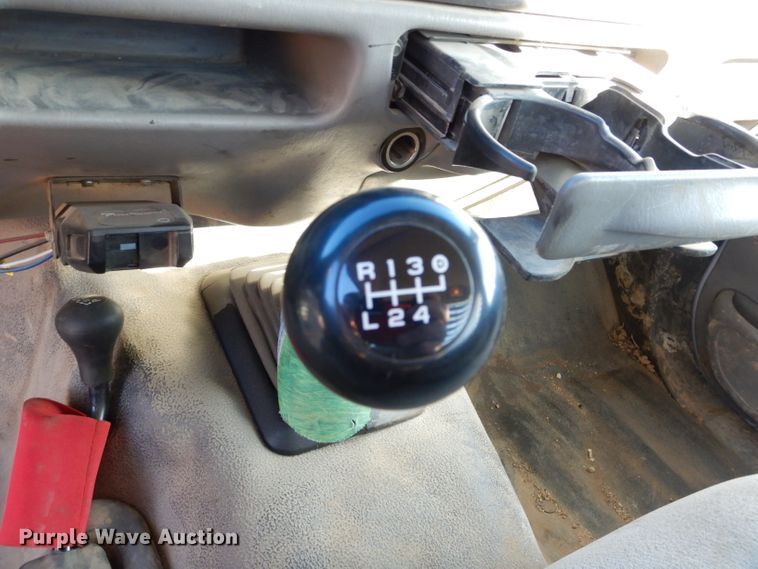 image for item GF9780 1999 Ford F450 Super Duty flatbed truck