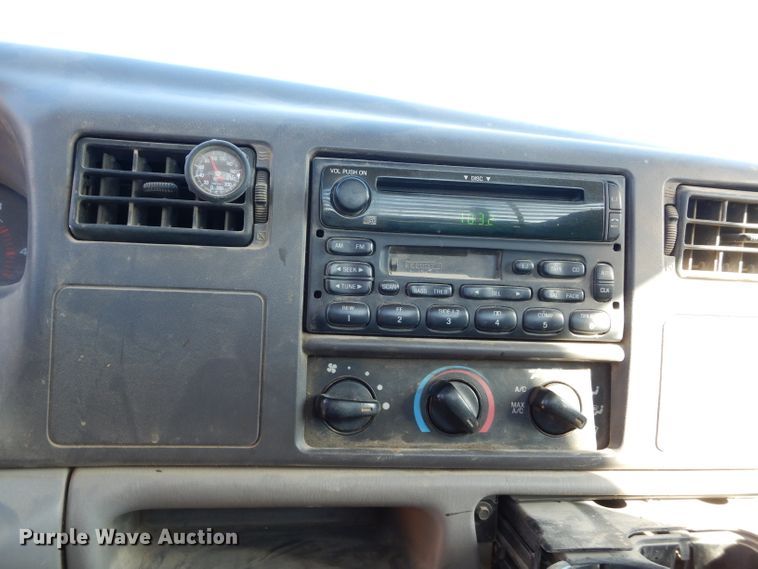 image for item GF9780 1999 Ford F450 Super Duty flatbed truck