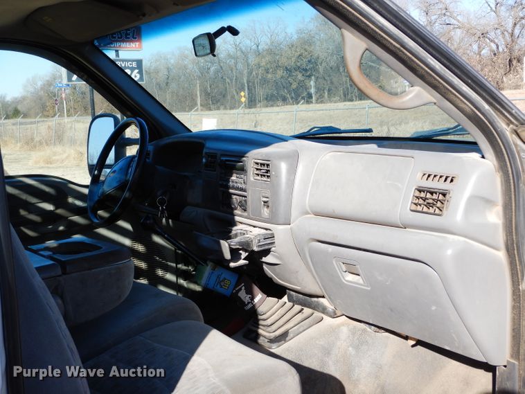 image for item GF9780 1999 Ford F450 Super Duty flatbed truck