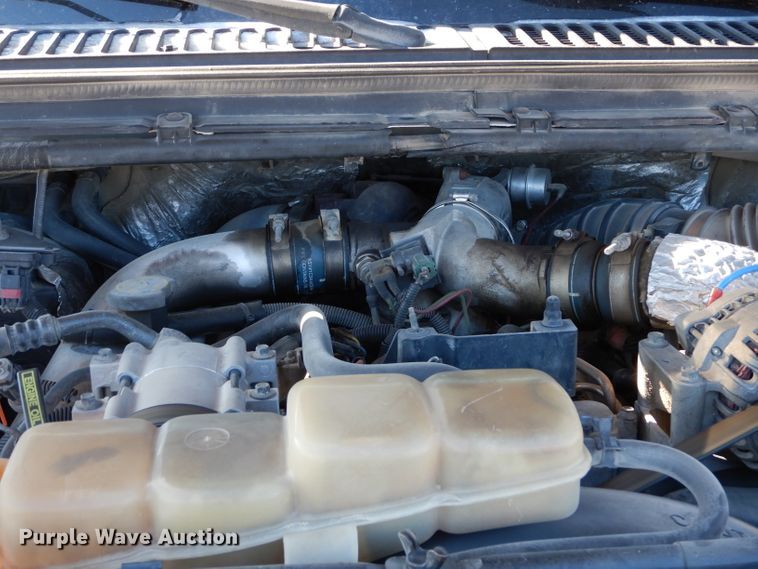 image for item GF9780 1999 Ford F450 Super Duty flatbed truck