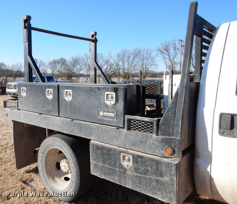 image for item GF9780 1999 Ford F450 Super Duty flatbed truck