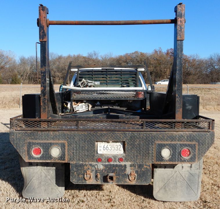 image for item GF9780 1999 Ford F450 Super Duty flatbed truck