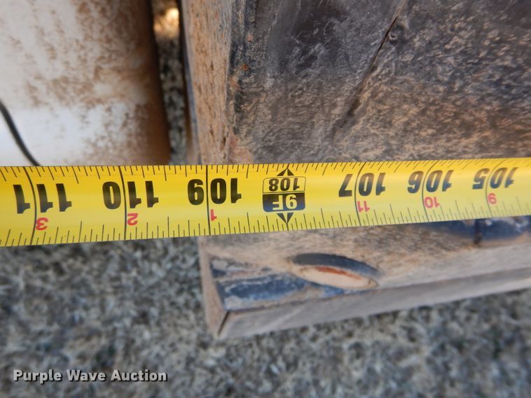 image for item GF9780 1999 Ford F450 Super Duty flatbed truck