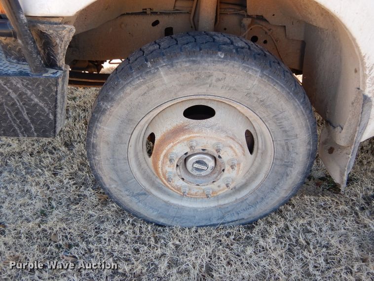 image for item GF9780 1999 Ford F450 Super Duty flatbed truck