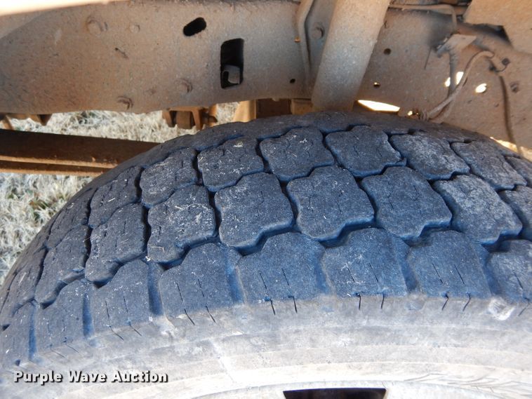 image for item GF9780 1999 Ford F450 Super Duty flatbed truck