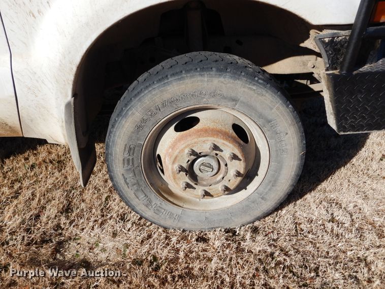 image for item GF9780 1999 Ford F450 Super Duty flatbed truck