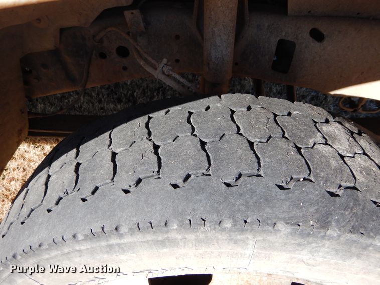 image for item GF9780 1999 Ford F450 Super Duty flatbed truck