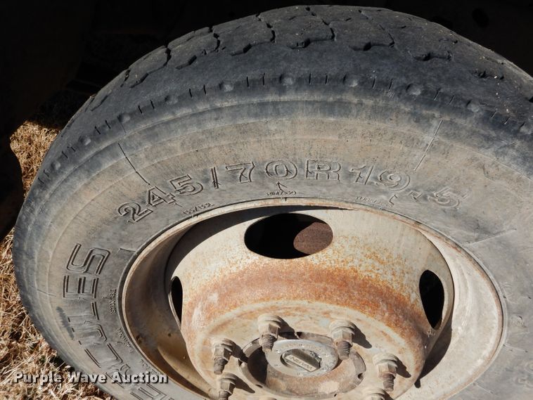 image for item GF9780 1999 Ford F450 Super Duty flatbed truck