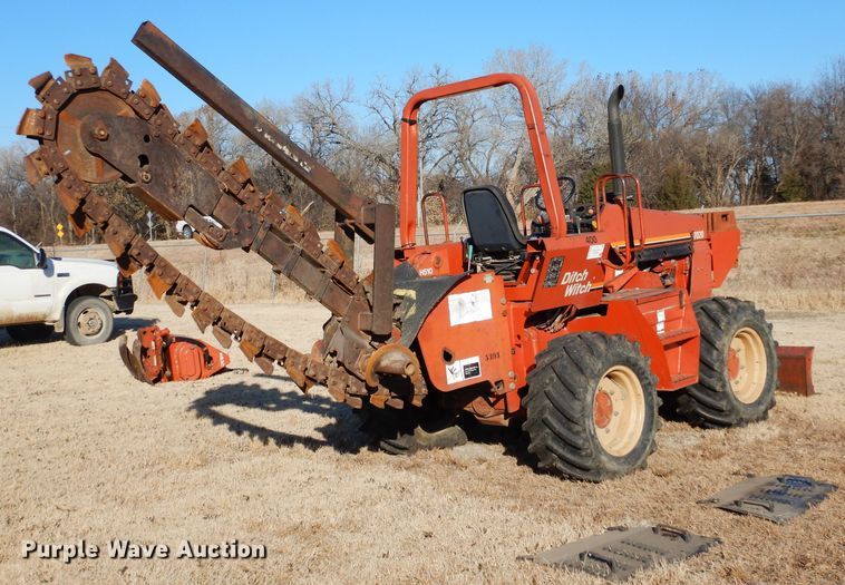 image for item GF9782 1998 Ditch Witch 7020 trencher