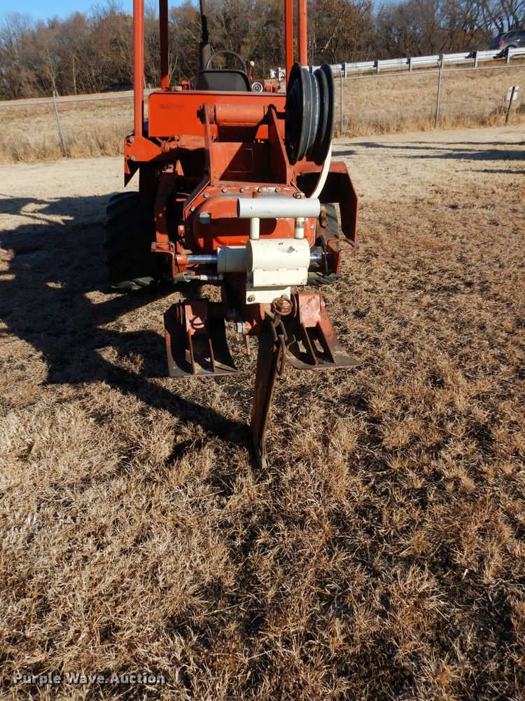 image for item GF9783 1994 Ditch Witch 5110DD cable plow