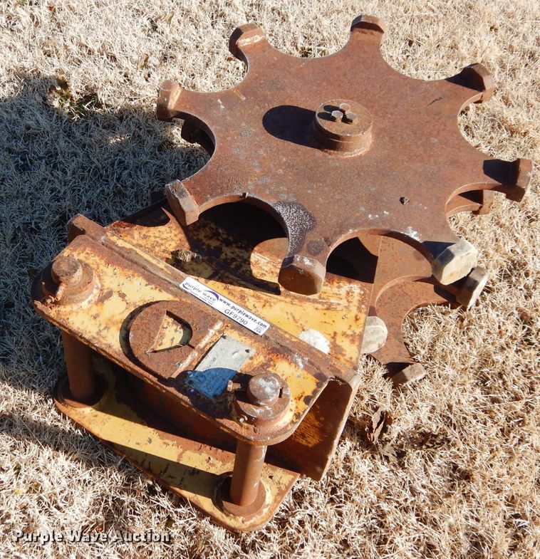 image for item GF9790 Dymax 6W-18 wheel compactor