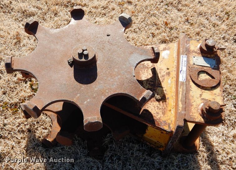 image for item GF9790 Dymax 6W-18 wheel compactor