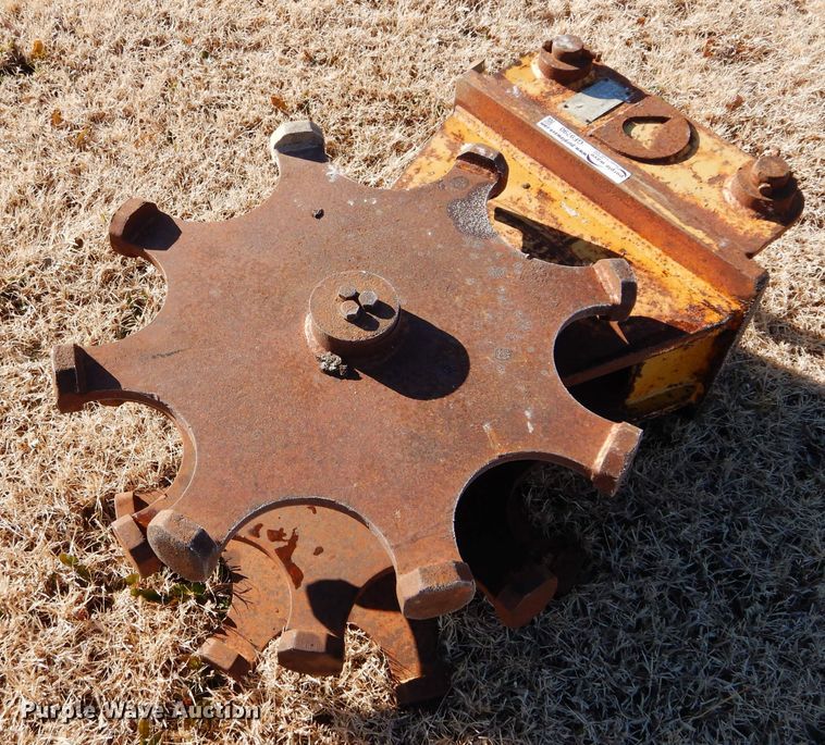 image for item GF9790 Dymax 6W-18 wheel compactor