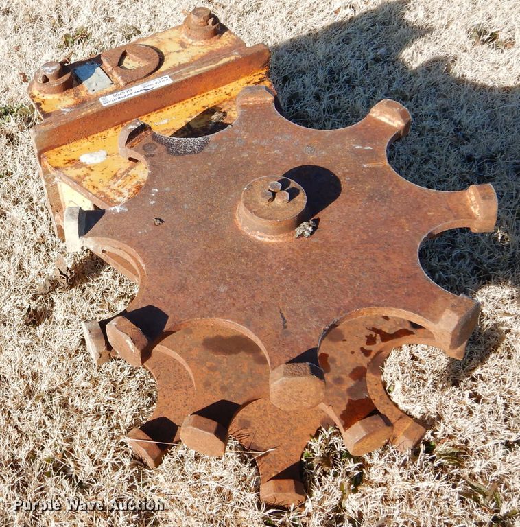 image for item GF9790 Dymax 6W-18 wheel compactor