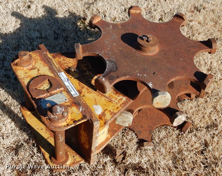 image for item GF9790 Dymax 6W-18 wheel compactor