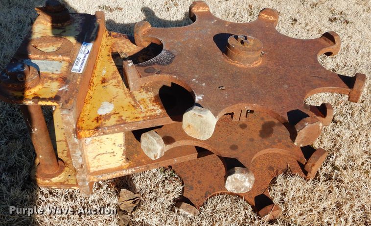 image for item GF9790 Dymax 6W-18 wheel compactor