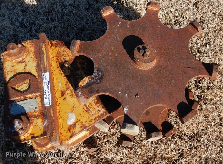 image for item GF9790 Dymax 6W-18 wheel compactor