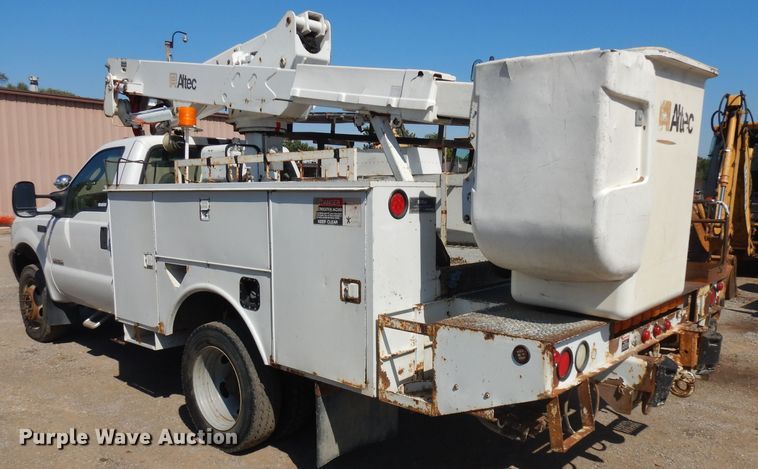image for item GI9328 2004 Ford F550 Super Duty bucket truck