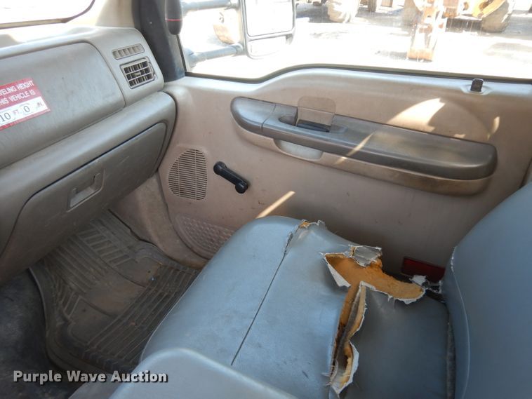 image for item GI9328 2004 Ford F550 Super Duty bucket truck