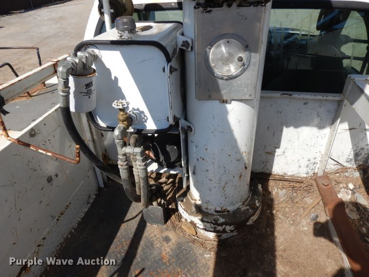 image for item GI9328 2004 Ford F550 Super Duty bucket truck