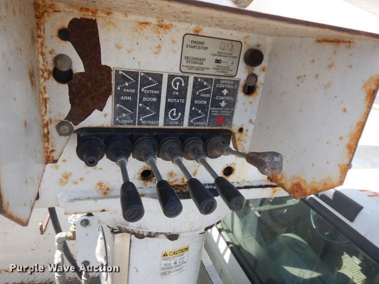 image for item GI9328 2004 Ford F550 Super Duty bucket truck