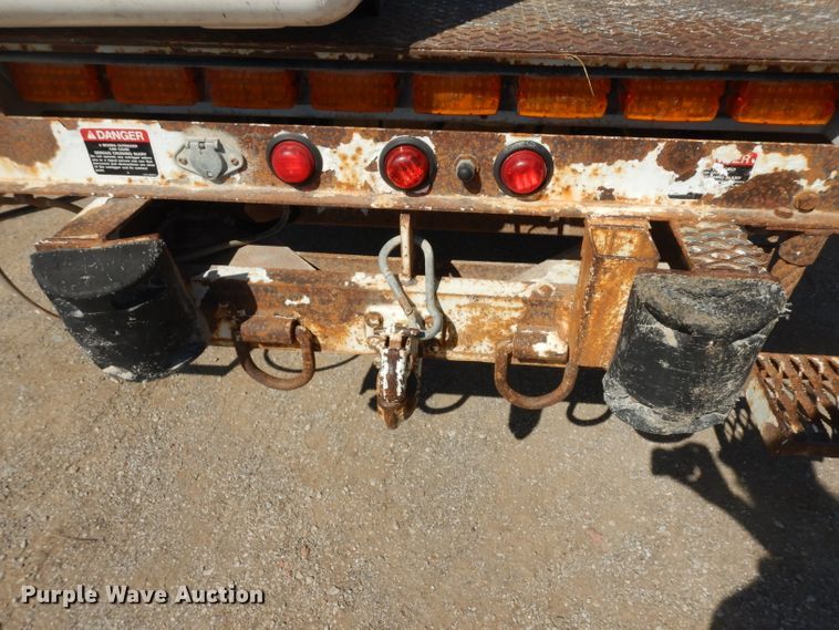 image for item GI9328 2004 Ford F550 Super Duty bucket truck