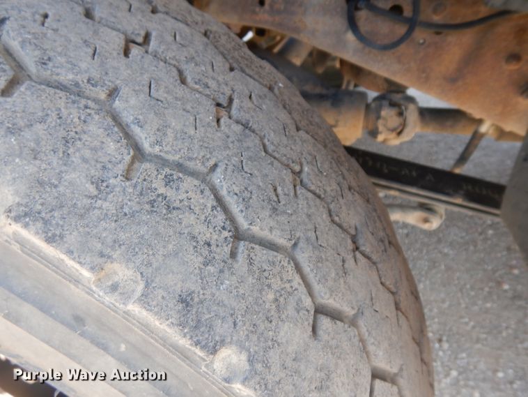 image for item GI9328 2004 Ford F550 Super Duty bucket truck