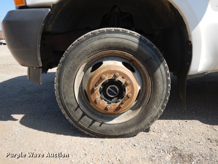 image for item GI9328 2004 Ford F550 Super Duty bucket truck