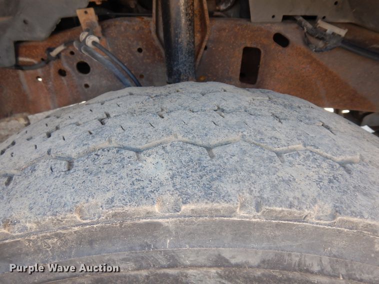 image for item GI9328 2004 Ford F550 Super Duty bucket truck