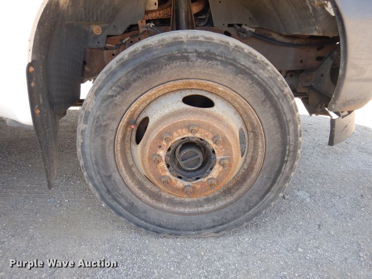 image for item GI9328 2004 Ford F550 Super Duty bucket truck