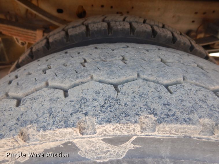 image for item GI9328 2004 Ford F550 Super Duty bucket truck