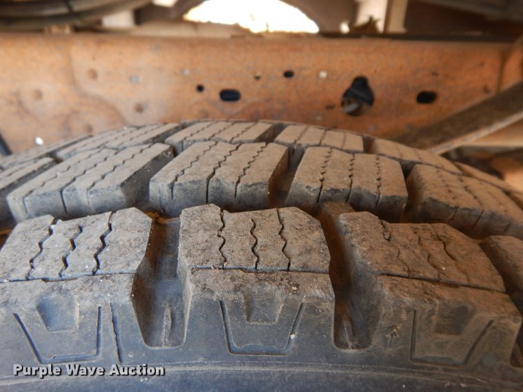 image for item GI9328 2004 Ford F550 Super Duty bucket truck