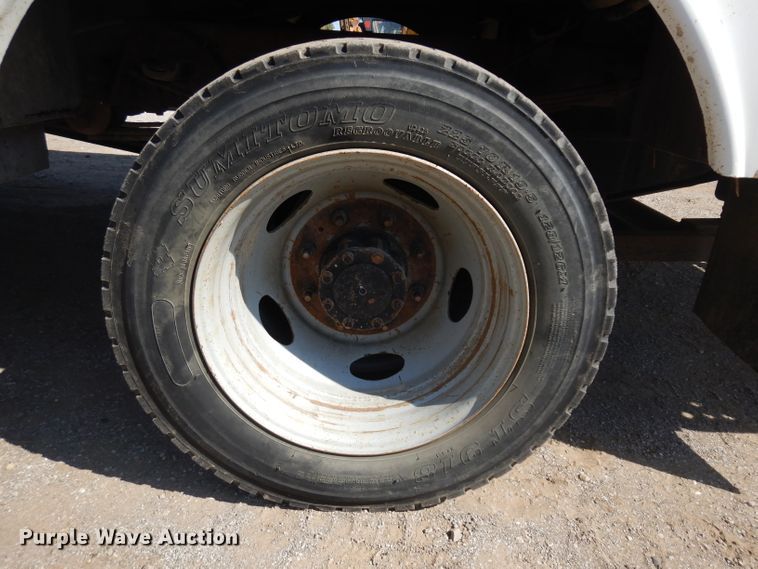 image for item GI9328 2004 Ford F550 Super Duty bucket truck