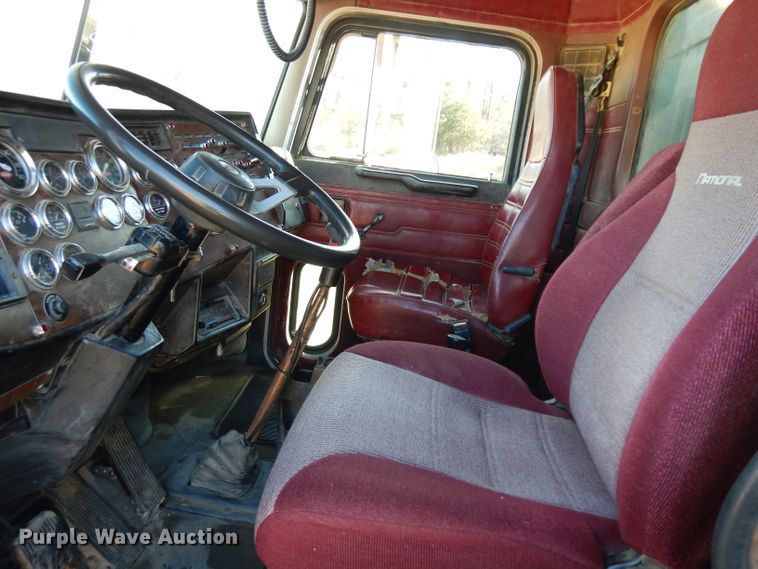 image for item GJ9086 1992 Peterbilt 378 dump truck