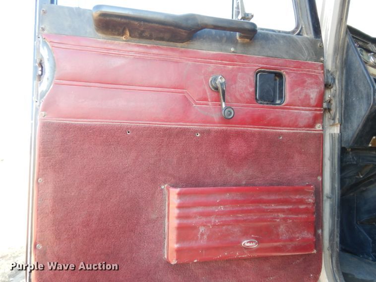 image for item GJ9086 1992 Peterbilt 378 dump truck