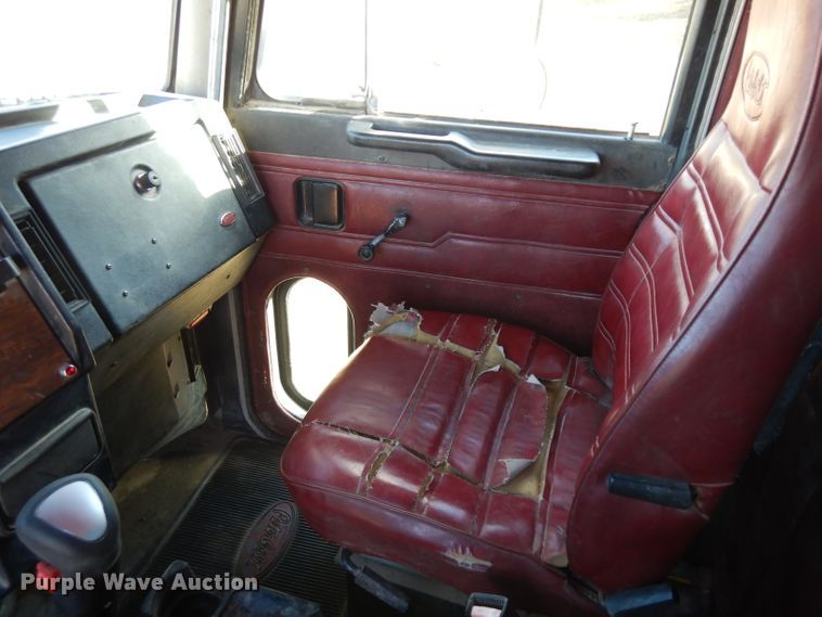 image for item GJ9086 1992 Peterbilt 378 dump truck