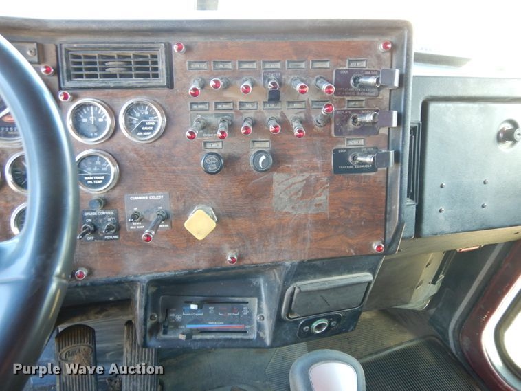 image for item GJ9086 1992 Peterbilt 378 dump truck