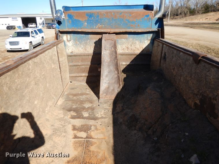 image for item GJ9086 1992 Peterbilt 378 dump truck