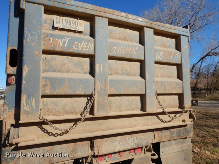 image for item GJ9086 1992 Peterbilt 378 dump truck