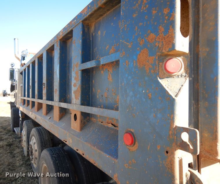 image for item GJ9086 1992 Peterbilt 378 dump truck